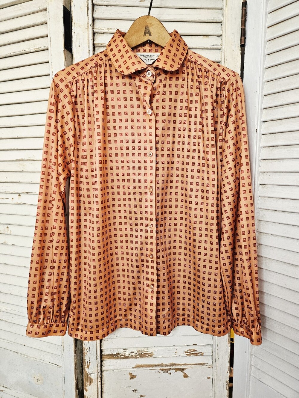 Vintage 70s Rounded Collar Blouse With Gathered Sleeves Orange Squares Medium